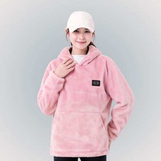 Femme en sweat polaire chauffant rose